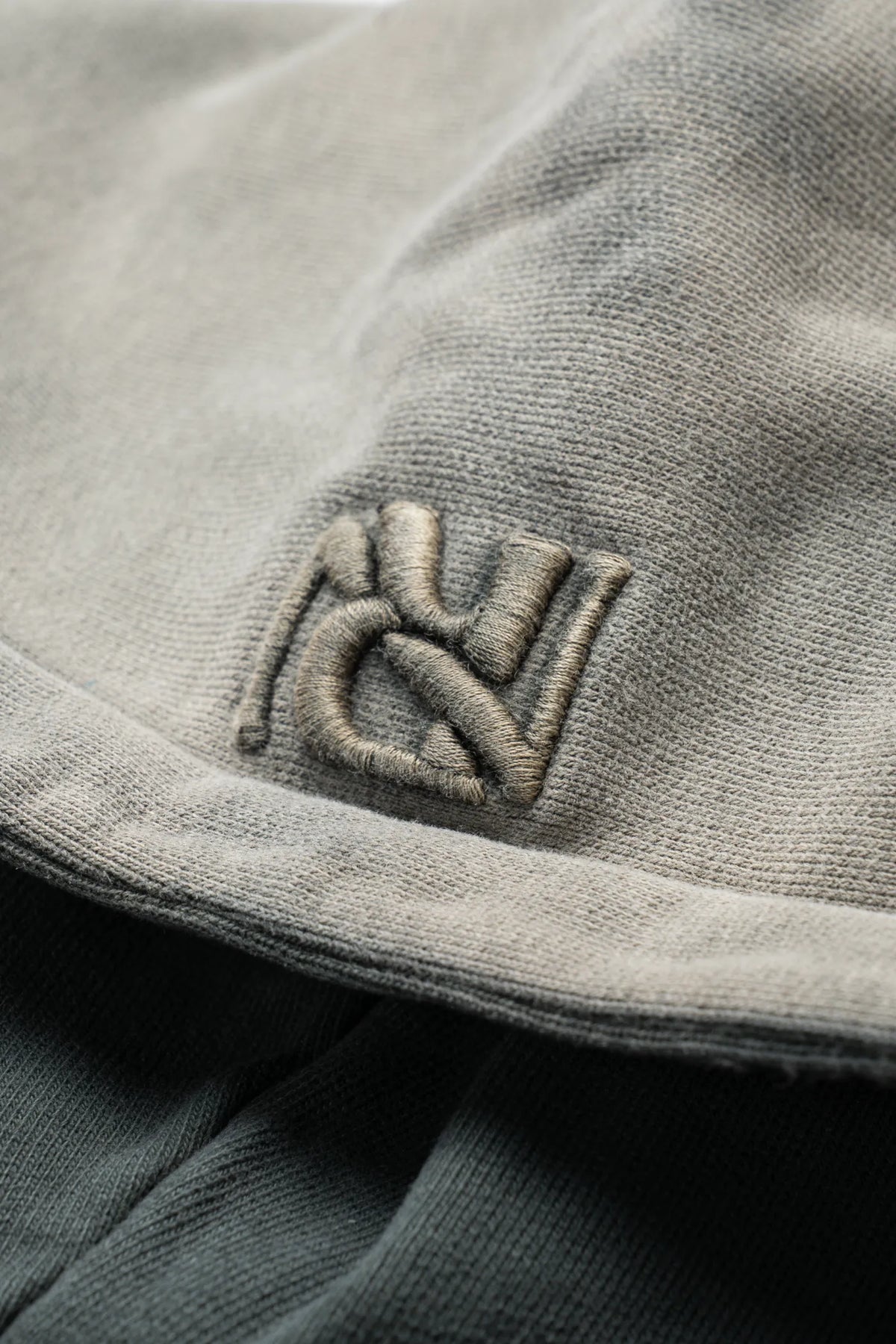 Sweat à capuche de la collection Basic