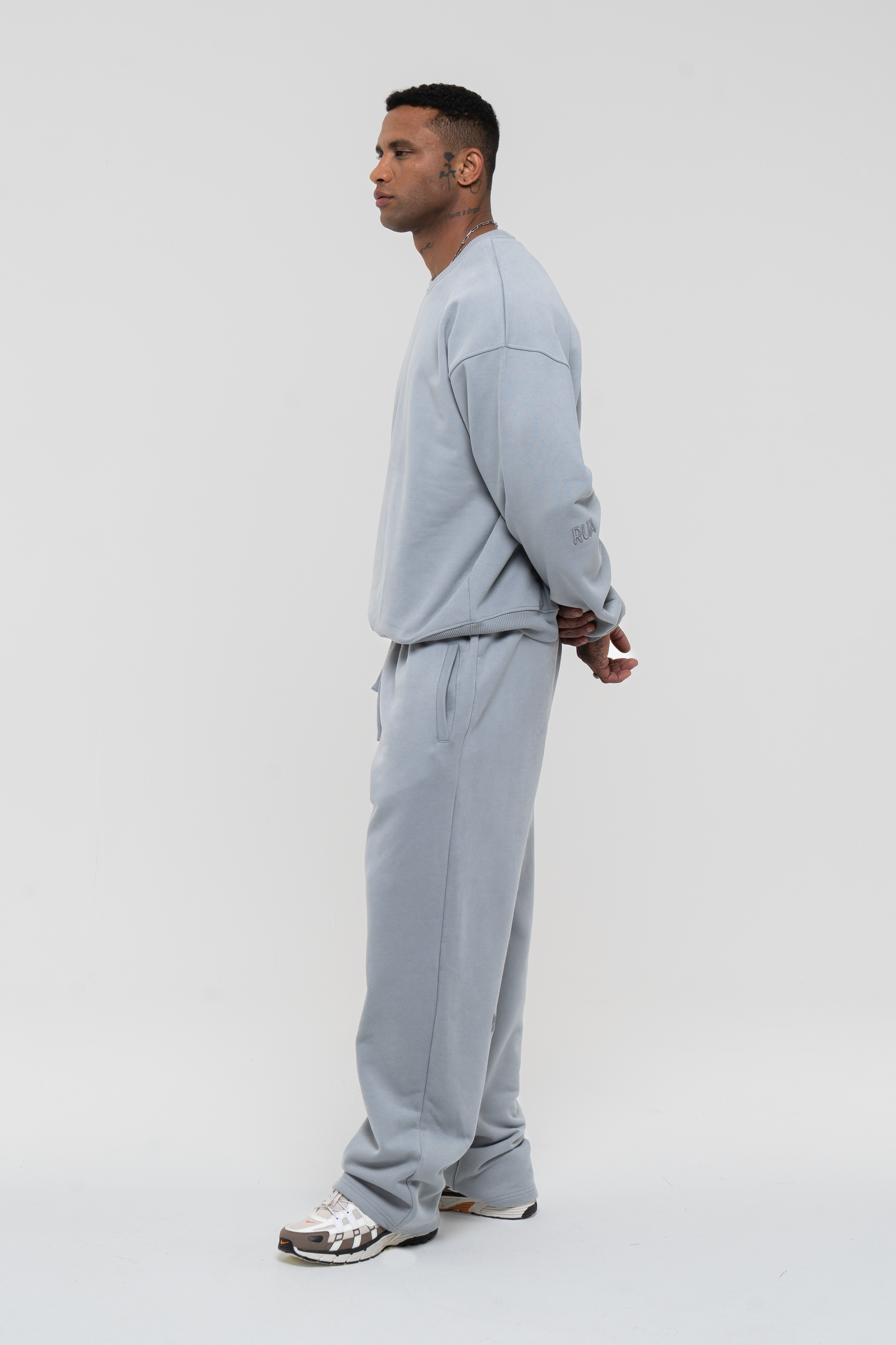 Core Sweater Ultimate Grey